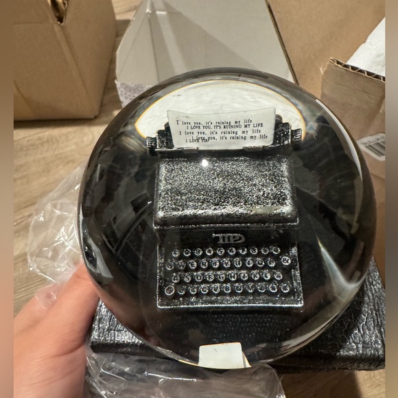 TAYLOR SWIFT THE TORTURED POETS DEPARTMENT SNOWGLOBE - Picture 14 of 16